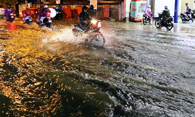 Mưa từ chiều, Sài Gòn đến đêm vẫn ngập lênh láng - 5