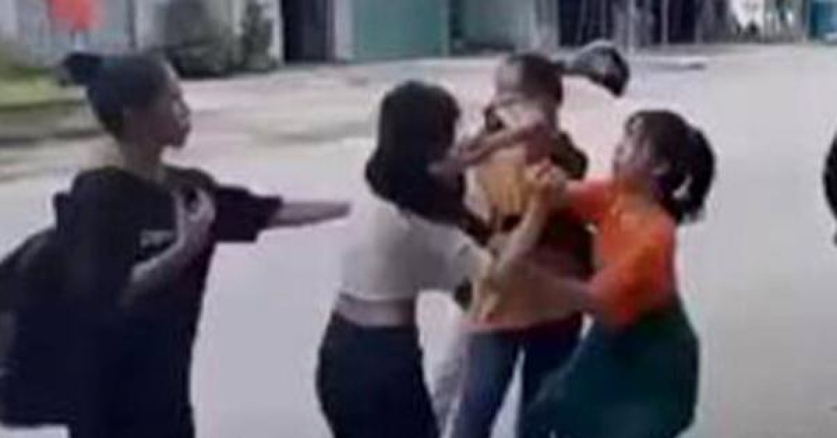 Pháp luật - Nữ sinh lớp 11 bị 4 nữ sinh đánh hội đồng trước sự chứng kiến của nhiều người