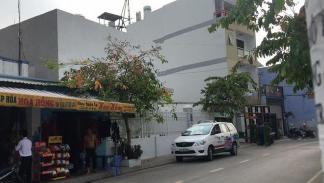 Công an khám xét nhà của Phúc XO. Ảnh cắt từ clip