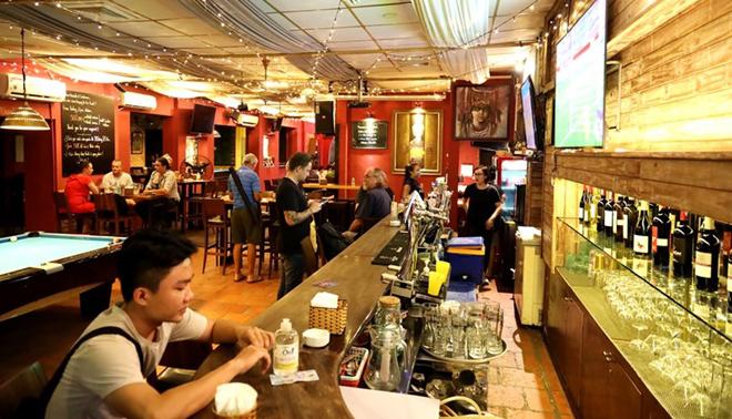 Tại thời điểm kiểm tra, quán đã tháo dỡ tranh ảnh, vật trang trí mang yếu tố tôn giáo