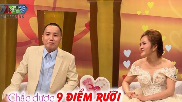 Gameshow chiếu cảnh dung tục, kể chuyện phòng the gây tranh cãi dữ dội - 1