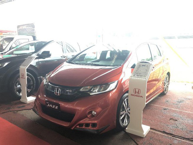 Quá ế ẩm, Honda Jazz mất tích trên gian hàng Honda Việt Nam - 1