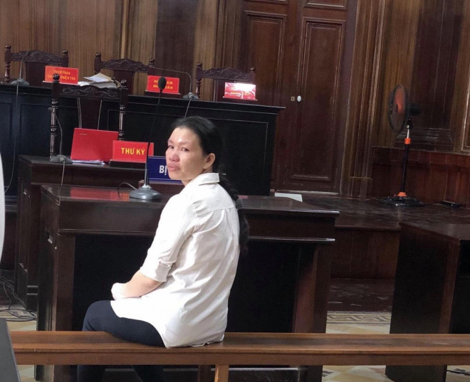 Bằng thủ đoạn dùng giấy tờ giả thế chấp, sang nhượng đất, Nguyễn Thị Hường (hình) đưa nhiều người "vào tròng"