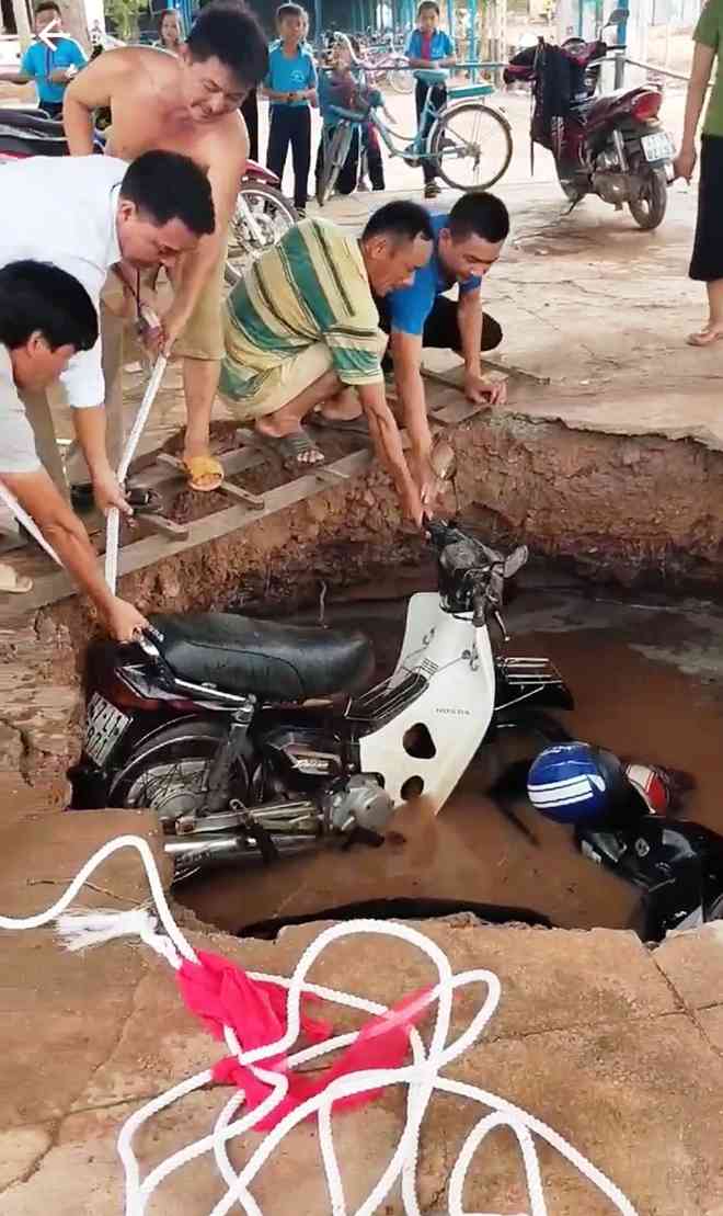 Hiện trường nơi xảy ra vụ sụt lún