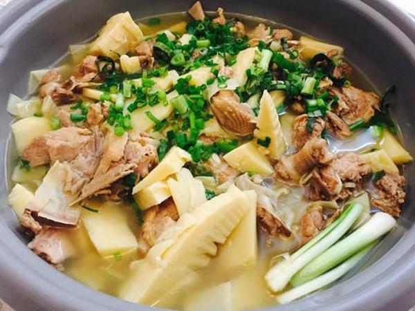 Vịt nấu măng cực hợp với gia vị này, chỉ cần thêm 1 chút nước ngọt trong, sạch mùi hôi - 2