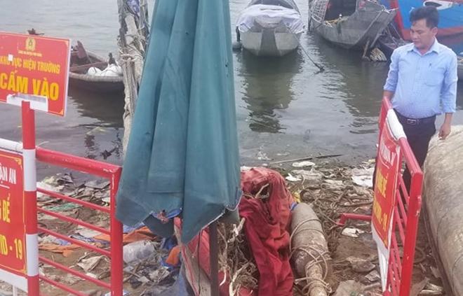 Quả bom "khủng" được ngư dân thị trấn Thuận An phát hiện khi đánh cá trên biển.