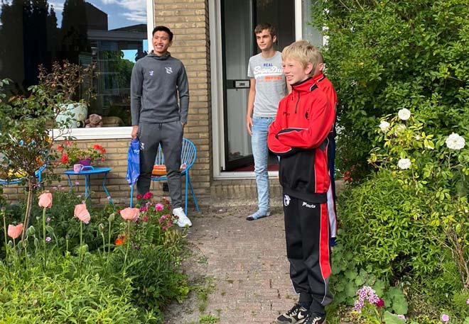 Đón Văn Hậu tới thăm nhà, fan nữ Heerenveen cảm kích mong ở lại Hà Lan - 8