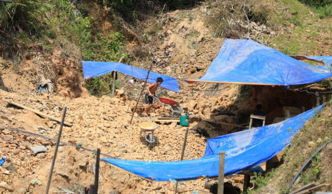 Một điểm khai thác vàng trái phép ở Quảng Nam