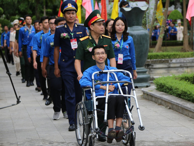 Bạn trẻ - Cuộc sống - Chàng trai tật nguyền và bước chuyển mình thành ông chủ doanh nghiệp