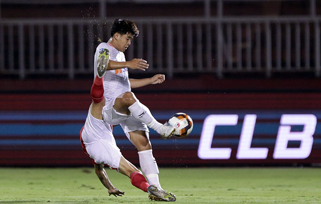 Hà Đức Chinh "chỉ đạo" như Ronaldo, được HLV Lê Huỳnh Đức bênh vực - 2