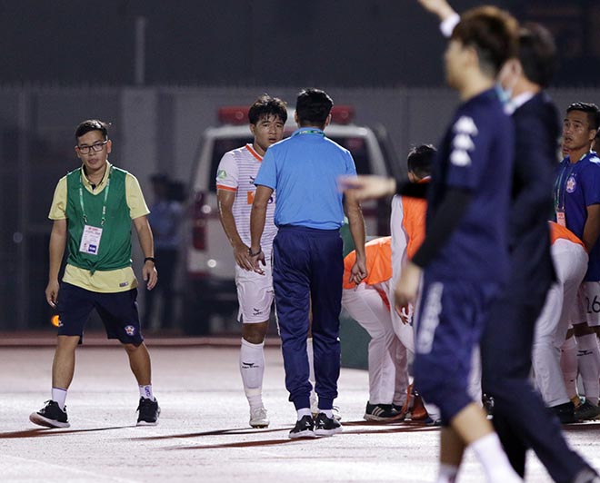 Hà Đức Chinh "chỉ đạo" như Ronaldo, được HLV Lê Huỳnh Đức bênh vực - 3