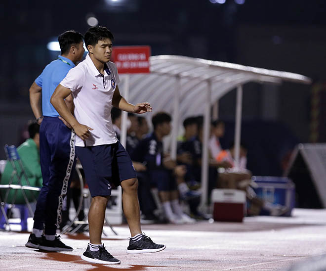 Hà Đức Chinh "chỉ đạo" như Ronaldo, được HLV Lê Huỳnh Đức bênh vực - 5