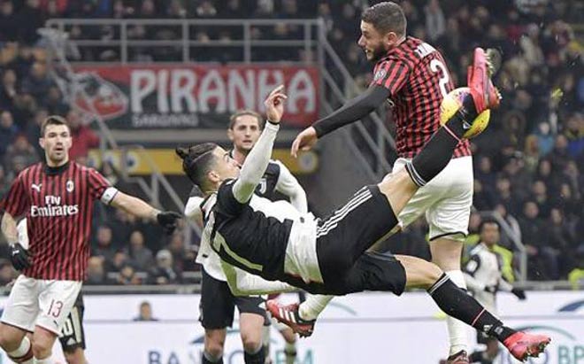 Ronaldo săn cú ăn ba đặc biệt: Vận son ở MU và Real sẽ đến với Juventus? - 1