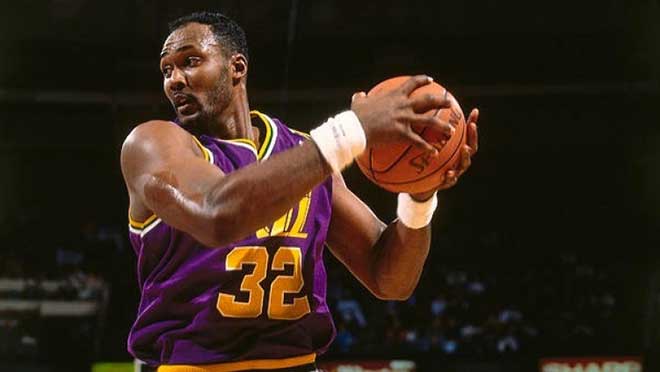 Karl Malone 2 lần đoạt giải Cầu thủ xuất sắc nhất NBA