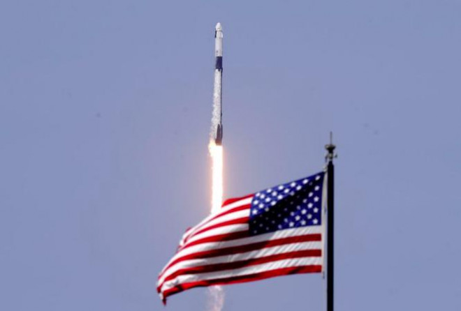 Tên lửa Falcon của SpaceX bay lên hôm 30/5ảnh: AP