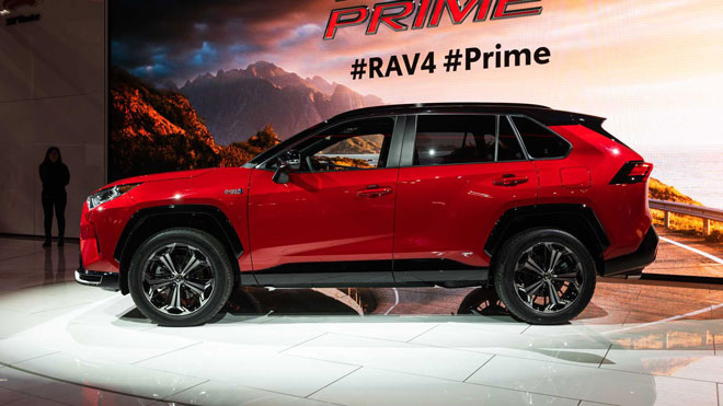 Toyota RAV4 Prime 2021 plug-in hybrid giá từ 38.100 USD - 3