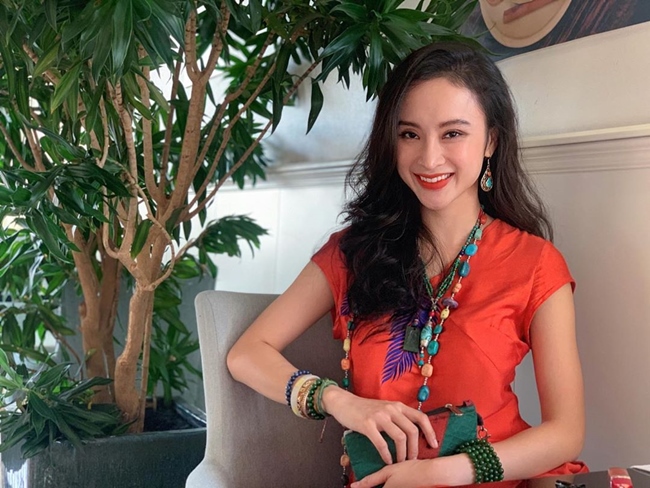 Tuy nhiên, từ năm 2019, Angela Phương Trinh ít xuất hiện trong các sự kiện của làng giải trí. Cô dành thời gian cho việc ăn chay, tham gia các khóa tu tập, đi chùa.
