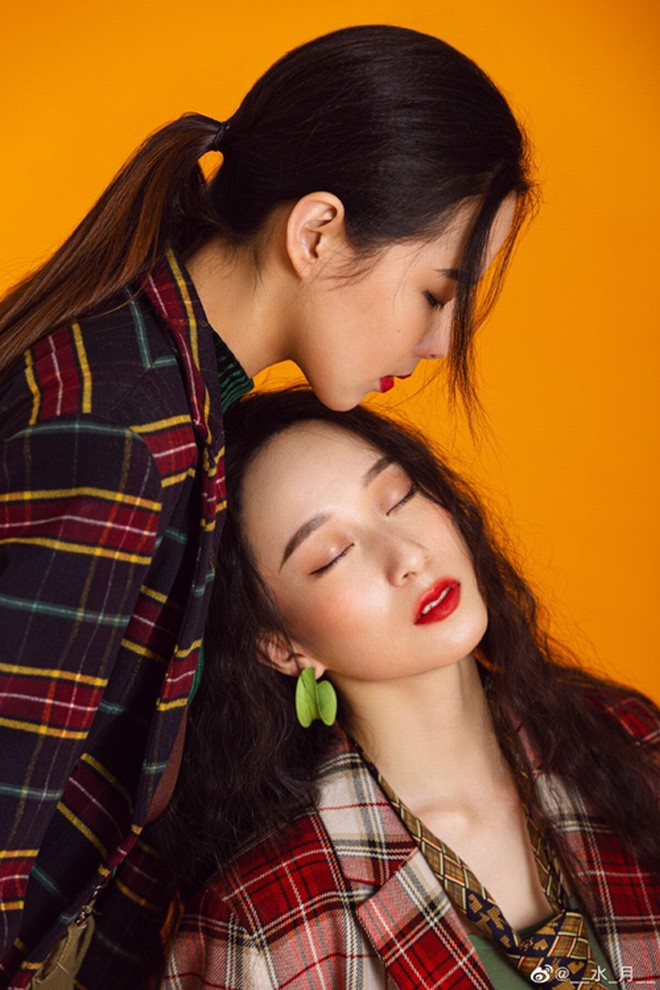Cặp đôi đồng tính nữ nổi tiếng xứ Trung "khóa môi" ngọt ngào trong đám cưới cổ tích - 13