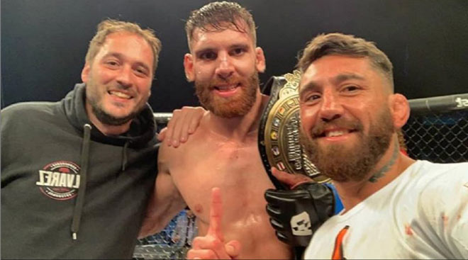 Canetti (giữa) có thành tích 9 trận thắng và 6 trận thua trong sự nghiệp MMA chuyên nghiệp của mình trên khắp khu vực Bắc và Nam Mỹ