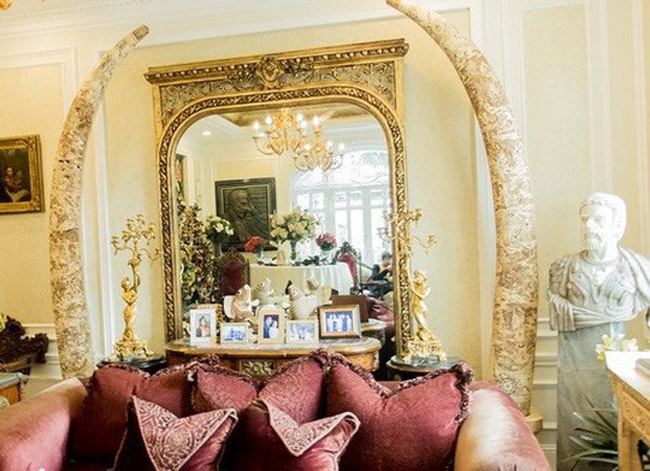 Nội thất bên trong căn biệt thự được lựa chọn kỹ lưỡng và tinh tế như chính chủ nhân của nó.

