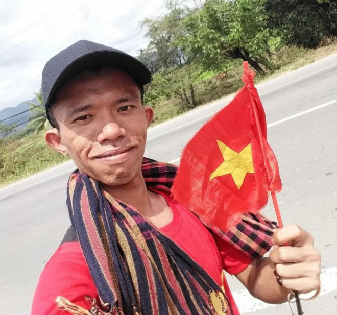 Tâm Ngô Đồng trên hành trình đi xuyên Việt.