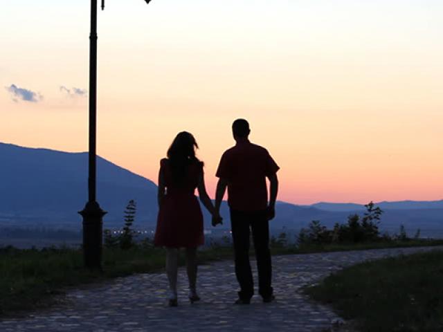 Sức khỏe đời sống - 6 lợi ích "thần kỳ" của việc đi bộ sau bữa ăn tối