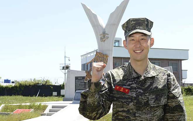 Son Heung Min được tuyên dương sau quá trình tập huấn cho quân đoàn Thủy quân lục chiến Hàn Quốc