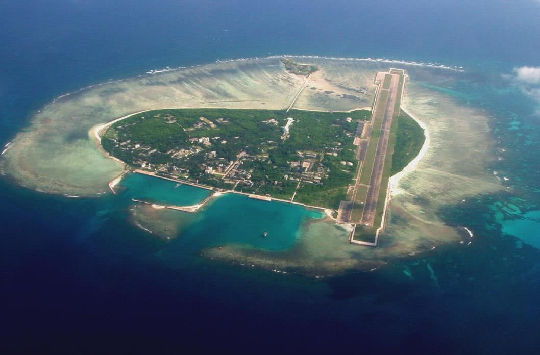 Trung Quốc xây dựng đường băng trái phép trên đảo Phú Lâm, quần đảo Hoàng Sa, thuộc chủ quyền của Việt Nam (ảnh: Sina)
