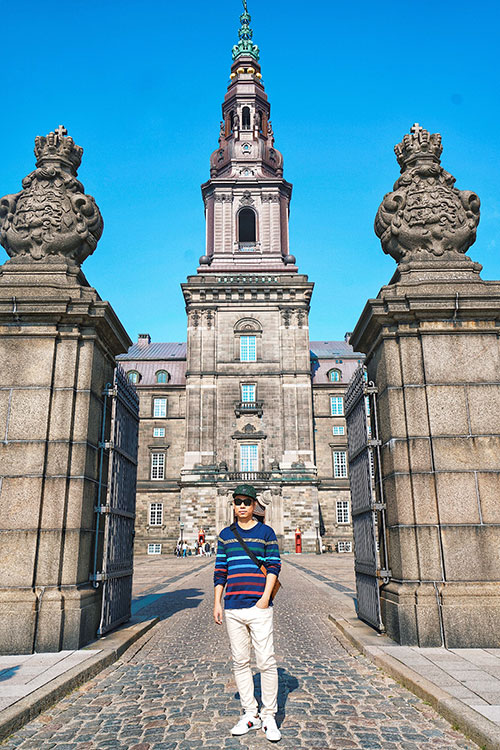 Theo nhà báo Trung Hoàng “Mình còn không hiểu được bản thân thì đừng bao giờ đòi hỏi người khác phải hiểu được mình”