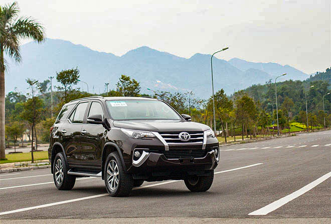 Toyota tung ưu đãi mới cho dòng xe Fortuner trong tháng 6/2020 - 2