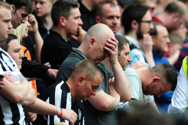 Newcastle lâm nguy: Tỷ phú Ả Rập tức giận, bị fan tẩy chay vì vô chủ - 2