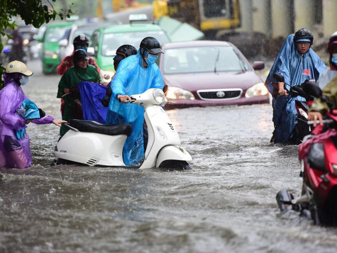 Đường Nguyễn Hữu Cảnh thường bị ngập nặng mỗi khi có mưa lớn. Ảnh: HOÀNG GIANG
