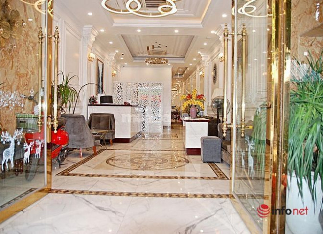 Một khách sạn 9 tầng tại phố cổ Hà Nội đang được rao bán với giá 120 tỷ đồng.
