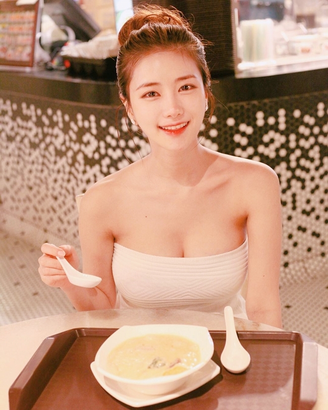 Yuki Han là một trong số những hot girl nổi tiếng ở Hàn Quốc. 
