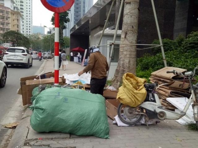 Kinh doanh - Bất ngờ với thu nhập "khủng" của người làm công việc gom đồ người khác bỏ đi