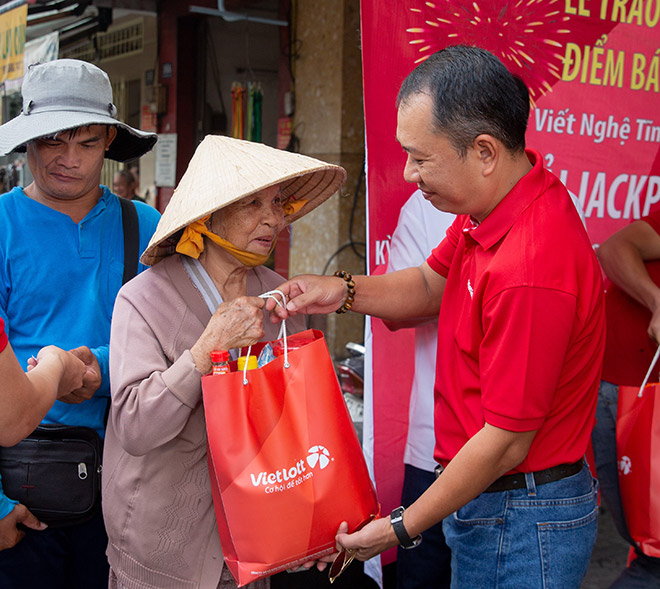 Viết tiếp những "truyện cổ tích" về tình người trên đất Sài thành - 2