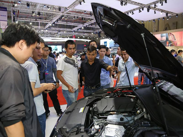 Thị trường - Tiêu dùng - Sốt ruột chờ được mua ô tô miễn thuế, giảm phí