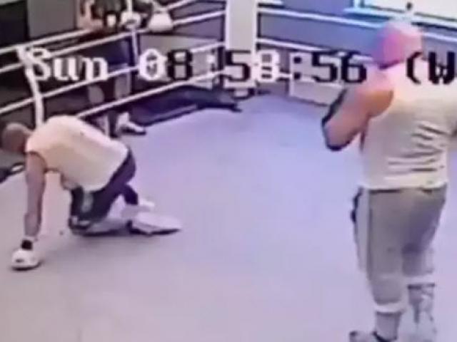 Thể thao - Gã trai ăn đòn "sợ tới già": Ngông cuồng lên sàn đấu võ sỹ vô địch thế giới