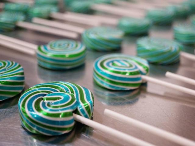 Phi thường - kỳ quặc - Bộ trưởng bị sa thải vì đặt mua 2 triệu USD tiền kẹo mút