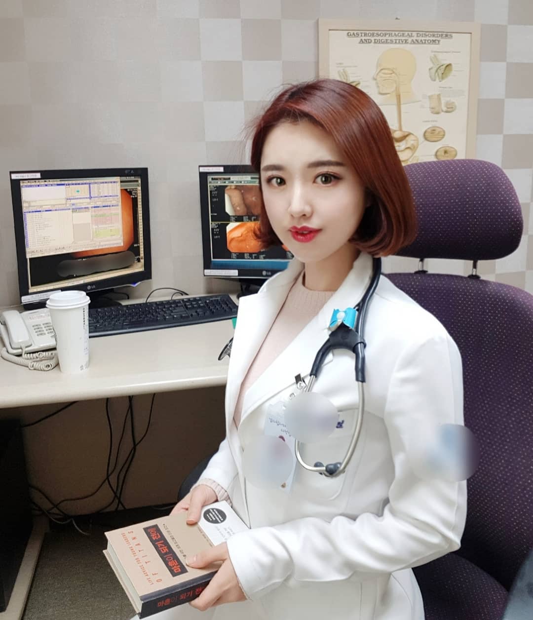 Nữ bác sĩ xứ Hàn xinh đẹp tập đa dạng môn để có dáng quyến rũ