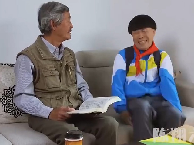 Video Clip Cười - Cậu con trai "vỡ òa" với món quà vô giá của bố