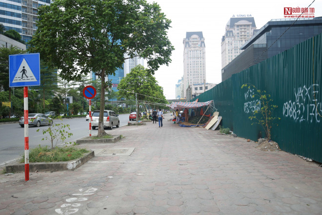 Nơi đây trở thành khu vực bán hàng nước và các mặt hàng hoa quả.