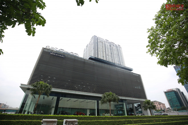 Tuy nhiên, sau khi giao đất cho Liên minh Hợp tác xã Việt Nam thì biến thành khu trưng bày ô tô sang.