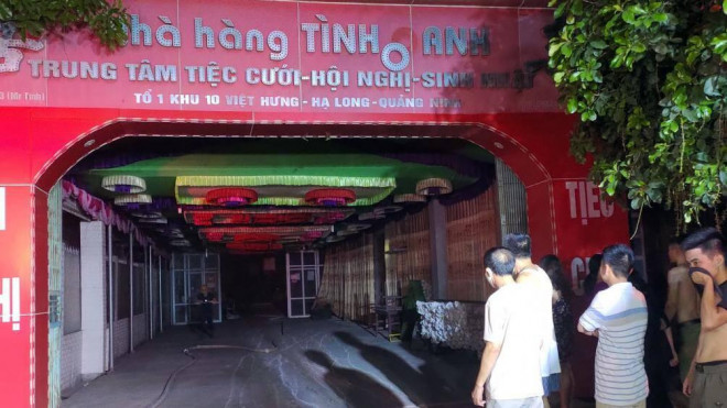 Đám cháy lan sang Trung tâm tiệc cưới Tình Oanh