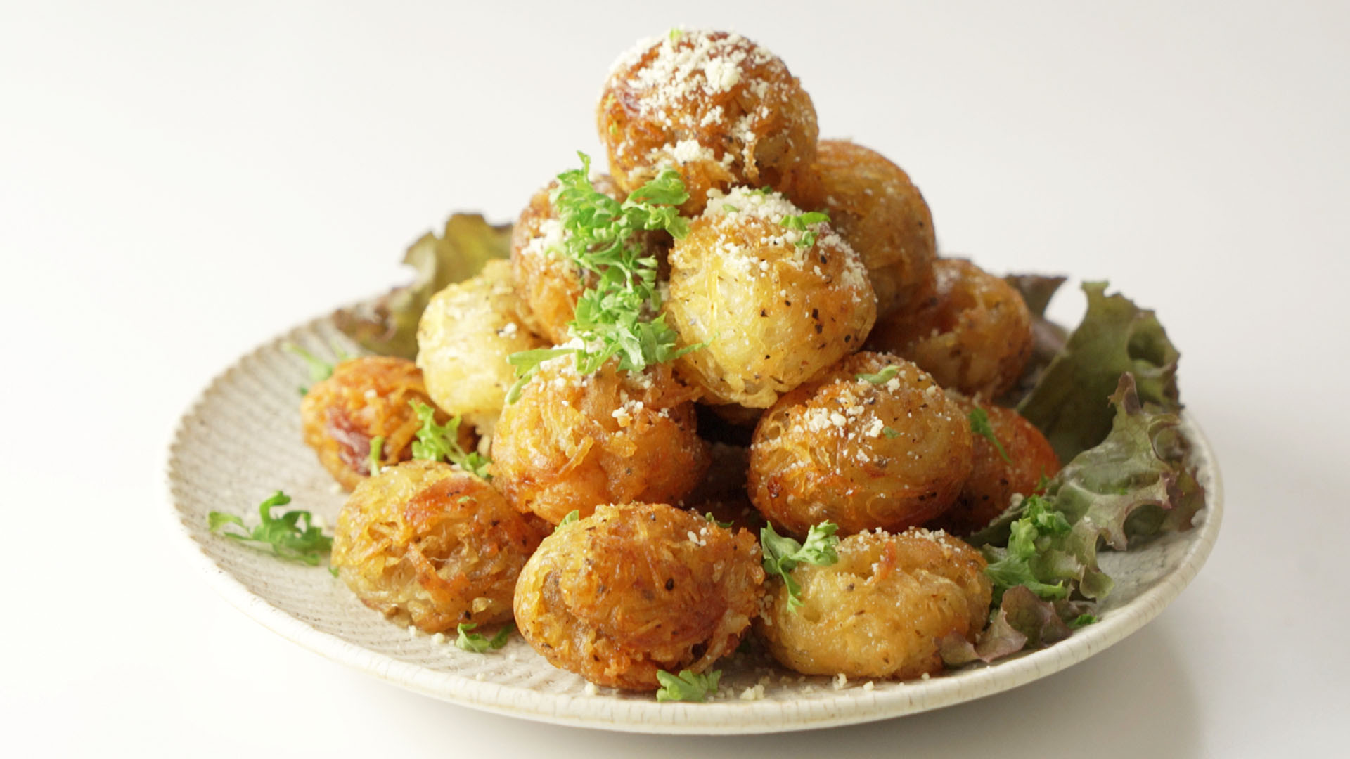 VIDEO: Khoai tây viên kiểu Nhật chỉ cần đúng 1 bước thực hiện, ai ăn cũng "nghiện" - 1