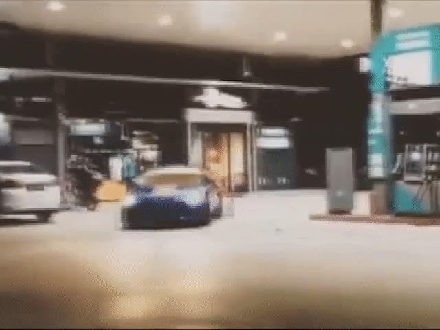 Tin tức ô tô - Hai thanh niên bị bắt sau màn drift Subaru quanh cột bơm xăng