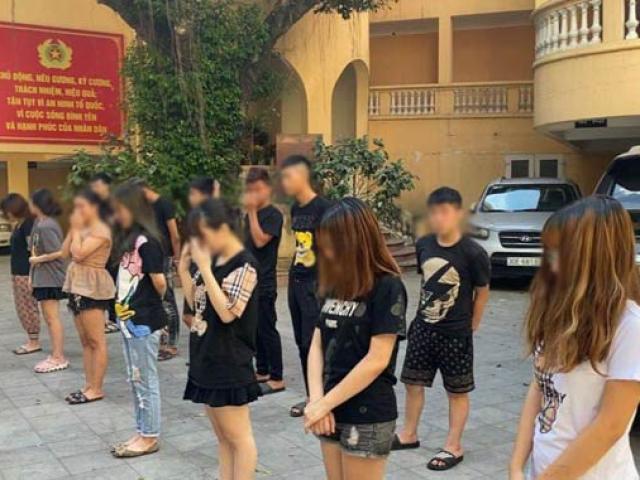 An ninh - Xã hội - Phóng xe náo loạn đường phố, nhóm "quái xế" tông người chờ đèn đỏ