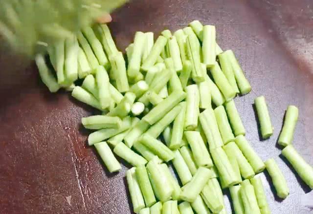Xào đỗ vừa xanh bóng vừa giòn thế này bảo sao không ăn &#34;thủng nồi trôi rế&#34; - 1