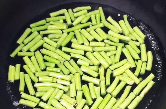 Xào đỗ vừa xanh bóng vừa giòn thế này bảo sao không ăn &#34;thủng nồi trôi rế&#34; - 2