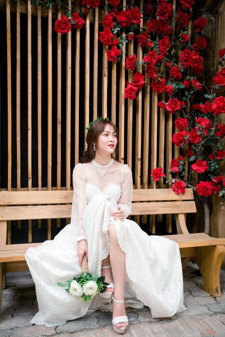 Nàng dâu Việt Hứa Đặng Thanh Trúc trong chiếc váy cưới tự thiết kế.